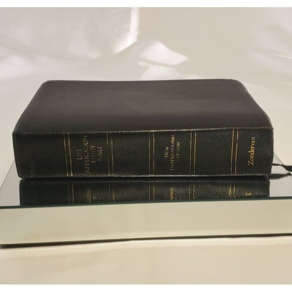 Life Application Study Bible New International Version - Leather - Picture 1 of 4